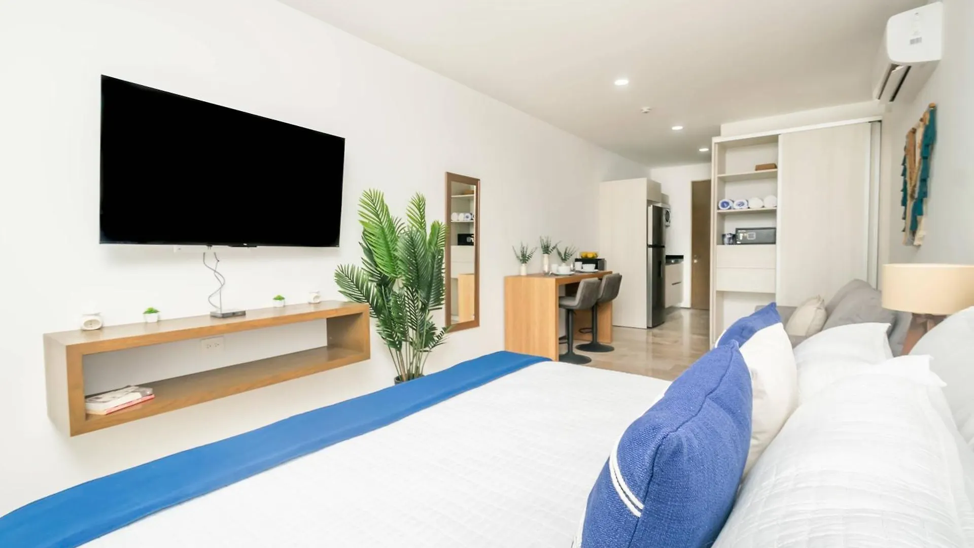 Chic Studio, Oceanview Roof Pool, Balcony, Gym Playa del Carmen Holiday home