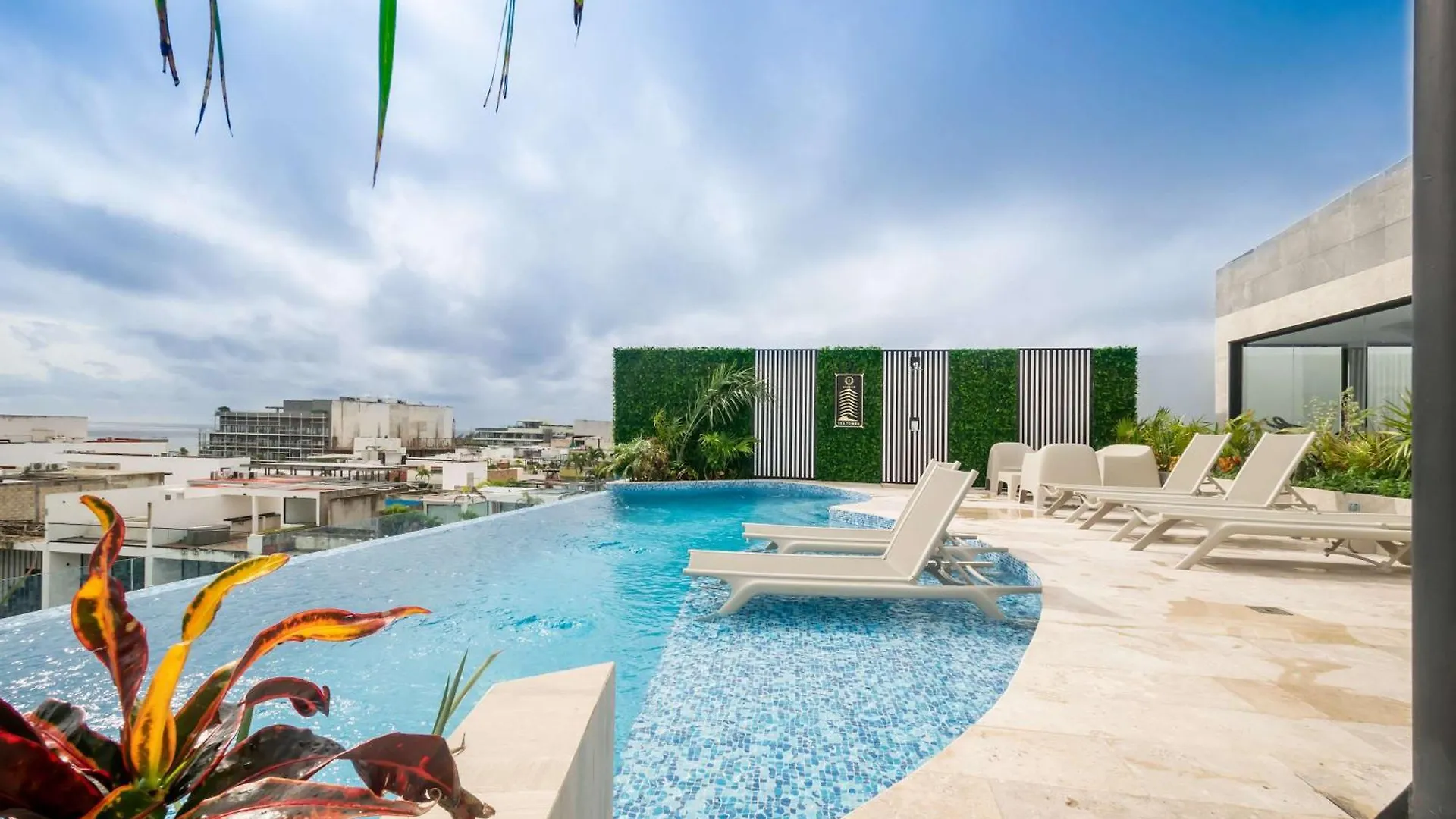 Chic Studio, Oceanview Roof Pool, Balcony, Gym Playa del Carmen Mexico
